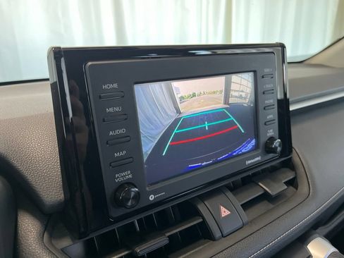 Used 2020 Toyota RAV4 LE w/ All Weather Liner Package AWD/4WD image 12