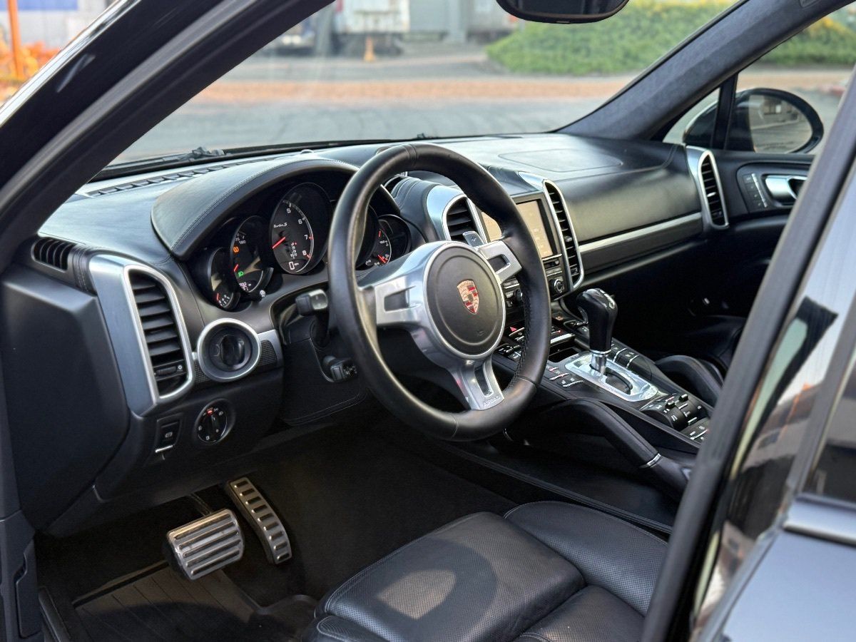 Used 2014 Porsche Cayenne Turbo S AWD/4WD image 15