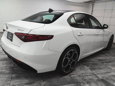 Used 2022 Alfa Romeo Giulia Veloce image 6