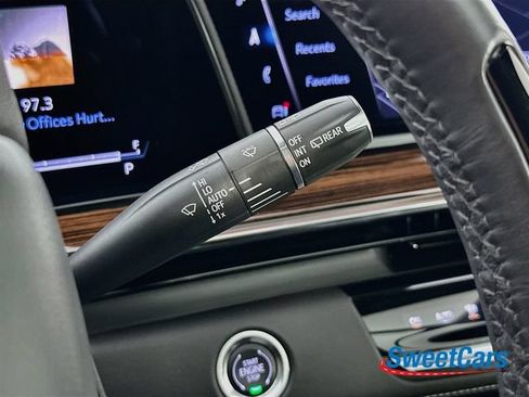Used 2024 Cadillac Escalade Premium Luxury AWD/4WD image 21