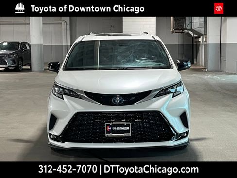 Used 2023 Toyota Sienna XSE AWD/4WD image 3