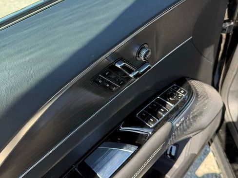 Certified 2025 Cadillac Lyriq Luxury AWD/4WD image 25