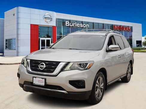 Used 2020 Nissan Pathfinder S FWD image 1