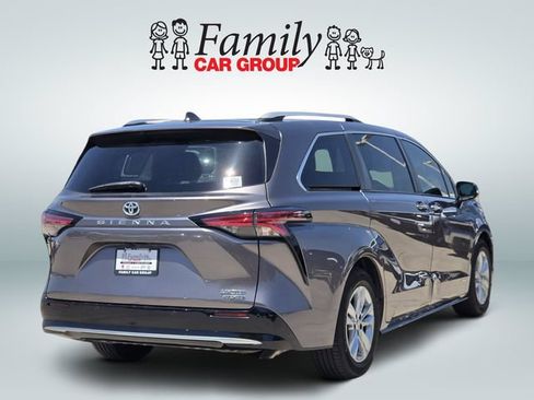 Used 2021 Toyota Sienna Limited FWD image 4