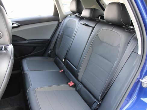 Certified 2023 Volkswagen Taos SE w/ Panoramic Sunroof Package image 22