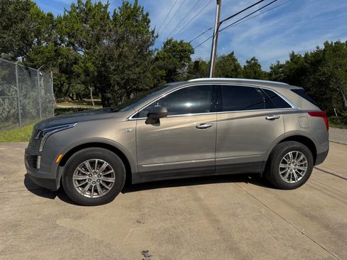 Used 2017 Cadillac XT5 Luxury w/ Driver Awareness Package FWD image 6