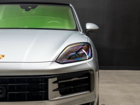Certified 2024 Porsche Cayenne Coupe AWD/4WD image 11