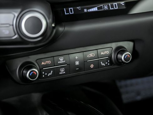 Used 2019 Ferrari 812 Superfast image 34