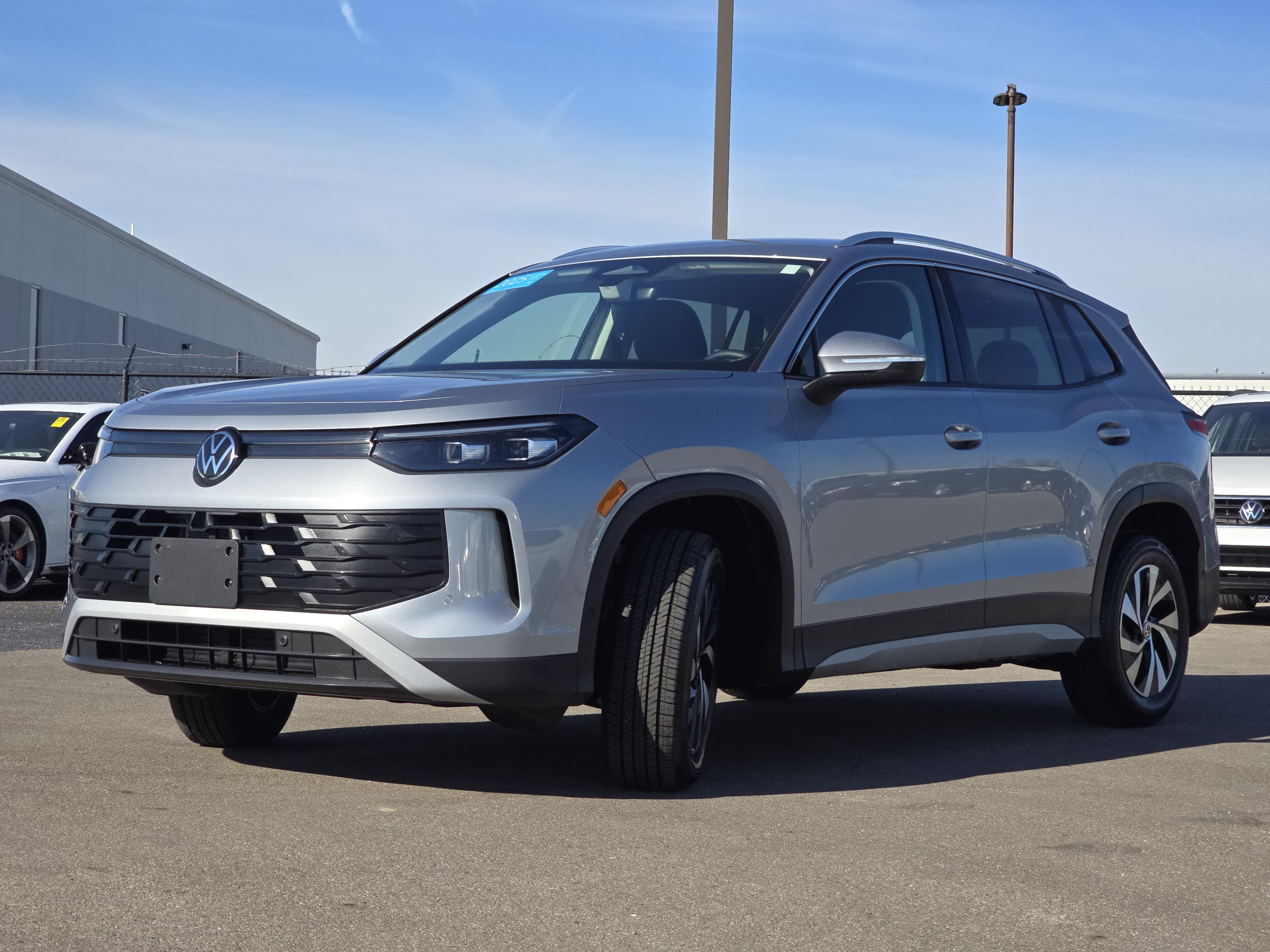 Certified 2025 Volkswagen Tiguan S AWD/4WD image 3