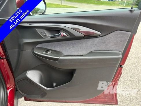 Used 2022 Chevrolet TrailBlazer LT w/ LPO, Blackout Package AWD/4WD image 21