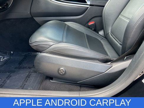 Used 2024 Mercedes-Benz GLC 300 4MATIC image 10