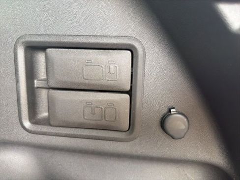 Used 2023 Chevrolet Equinox LT w/ LPO, Floor Liner Package FWD image 11