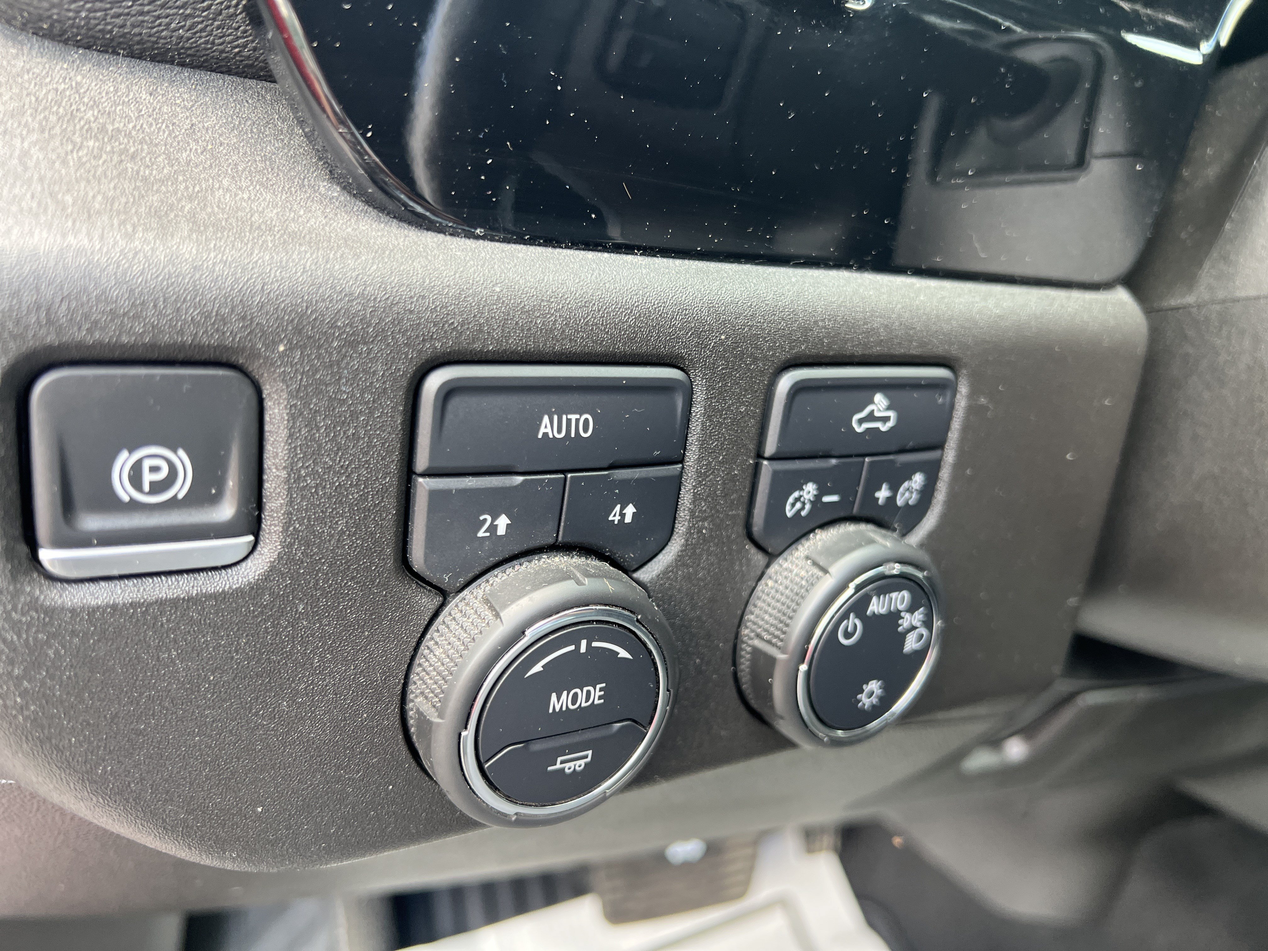 Used 2024 Chevrolet Silverado 1500 LT AWD/4WD image 11
