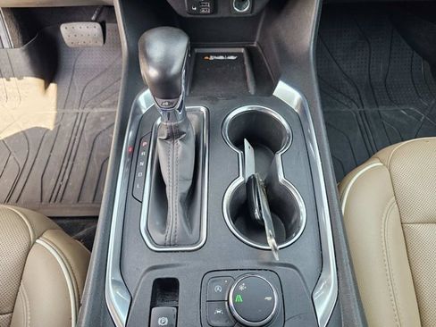 Used 2022 Chevrolet Traverse Premier FWD image 27