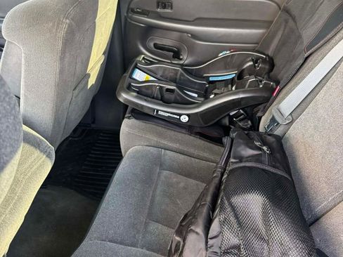 Used 2005 Chevrolet Silverado 2500 LS w/ Heavy-Duty Power Package image 6