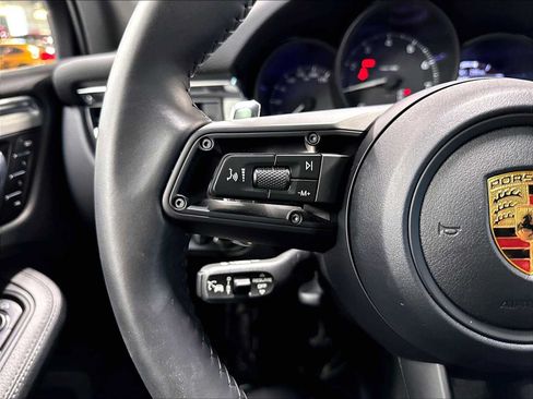 Used 2026 Porsche Macan AWD/4WD image 21