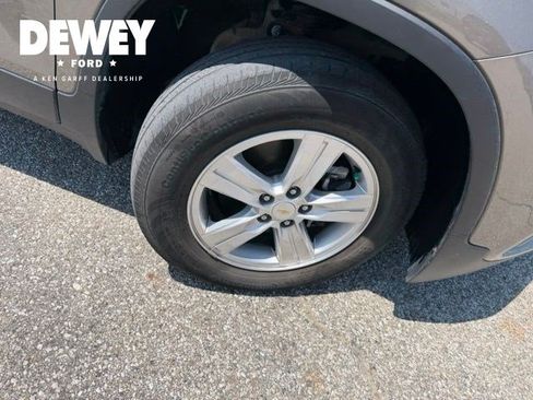 Used 2022 Chevrolet Trax LT w/ Premium Seat Package AWD/4WD image 38