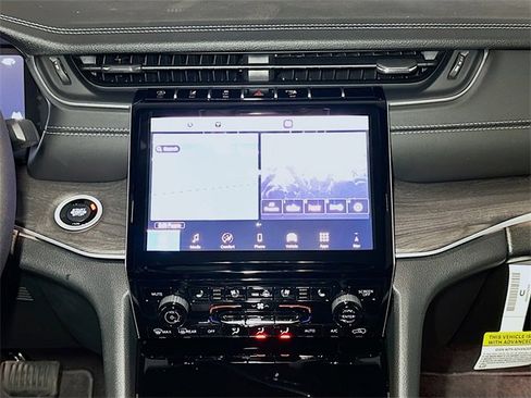 New 2025 Jeep Grand Cherokee Limited w/ Luxury Tech Group II image 8