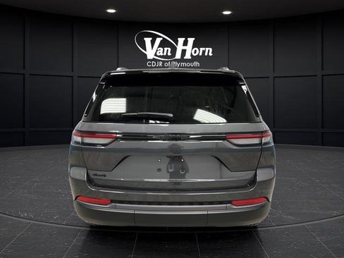 New 2026 Jeep Grand Cherokee Altitude AWD/4WD image 4