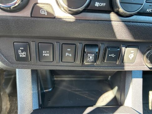 Used 2020 Toyota Tacoma TRD Off-Road w/ TRD Premium Off Road Package image 24