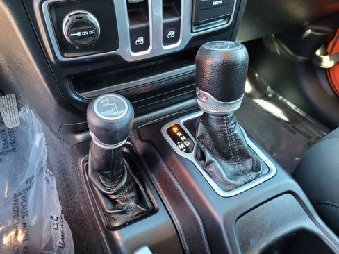 Used 2018 Jeep Wrangler Sport AWD/4WD image 21