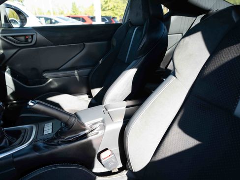 Used 2025 Toyota GR86 Premium image 10