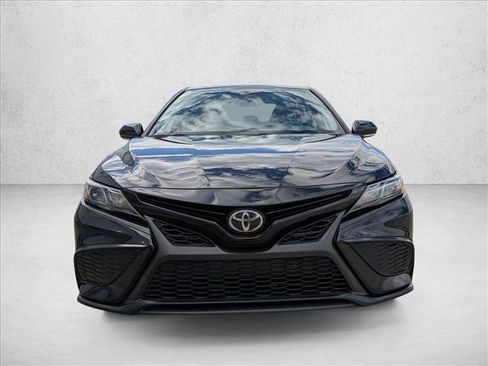 Used 2022 Toyota Camry SE image 2