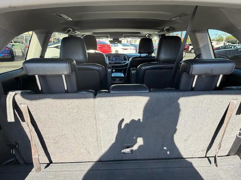 Used 2017 Toyota Highlander SE w/ Carpet Mat Package AWD/4WD image 10
