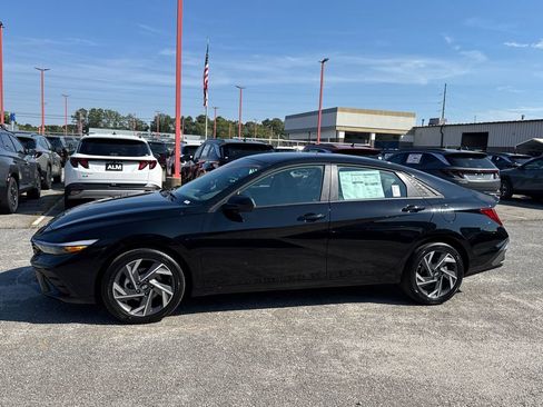 New 2025 Hyundai Elantra SEL image 2