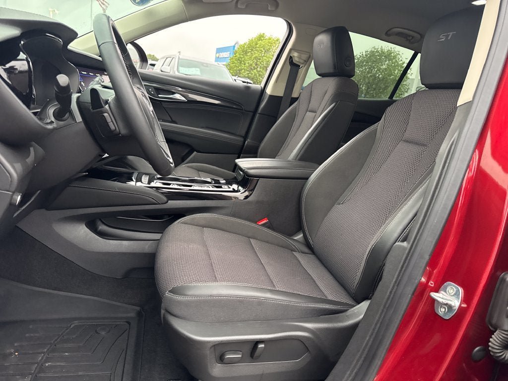 Used 2023 Buick Envision Preferred w/ Sport Touring Package AWD/4WD image 15