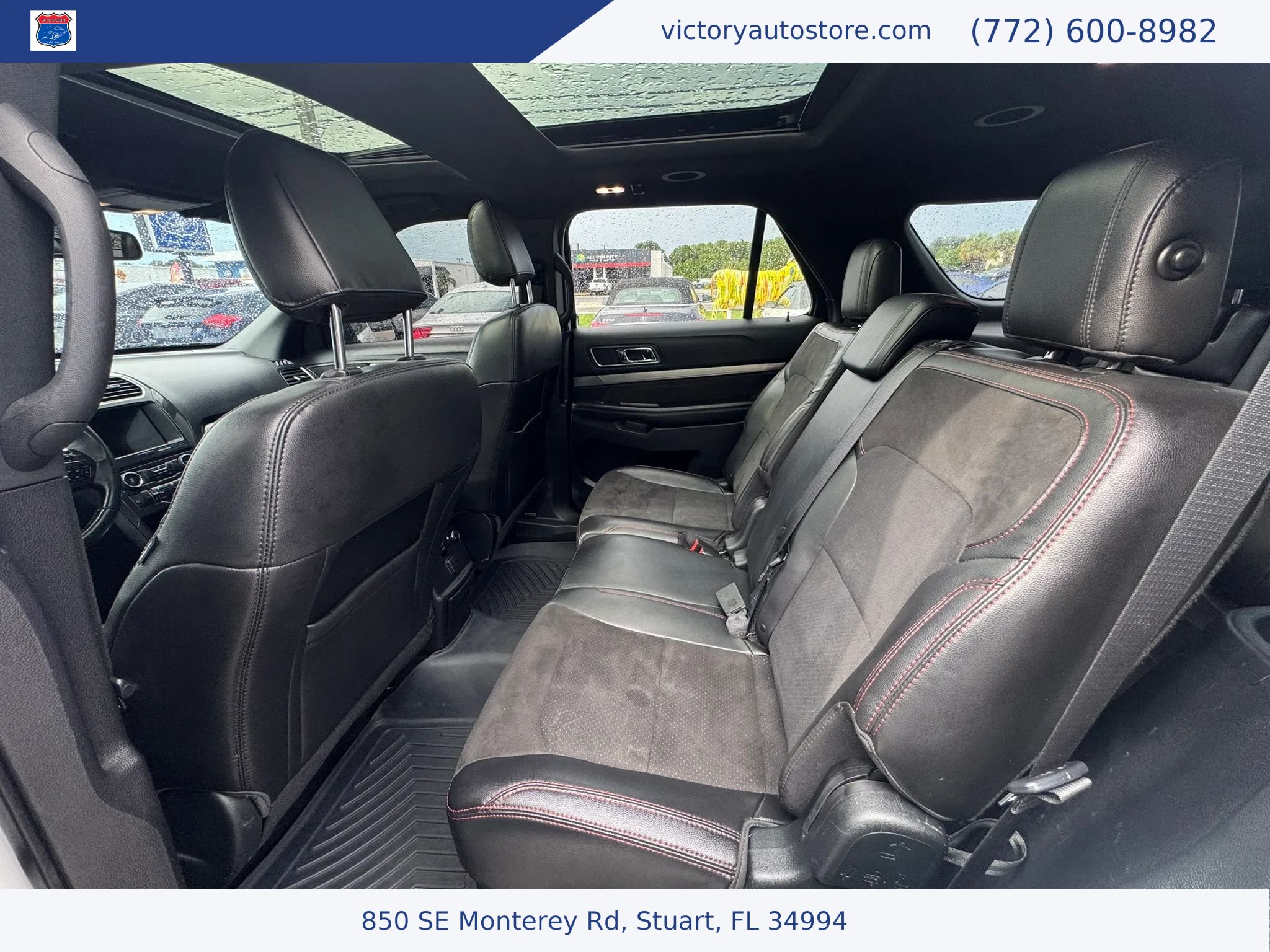 Used 2018 Ford Explorer XLT w/ Equipment Group 202A AWD/4WD image 14
