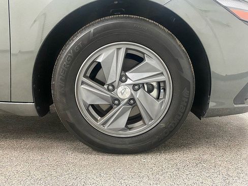 Used 2025 Hyundai Elantra SE image 19