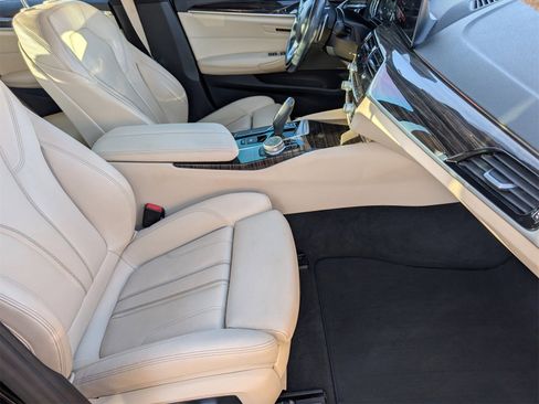 Used 2017 BMW 530i xDrive image 28