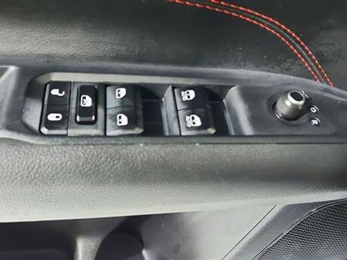 Used 2025 Jeep Compass Trailhawk AWD/4WD image 19