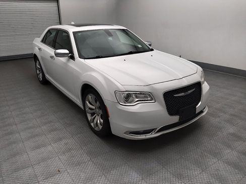 Used 2020 Chrysler 300 Limited RWD image 13