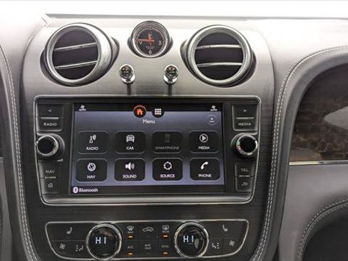Used 2019 Bentley Bentayga AWD/4WD image 30