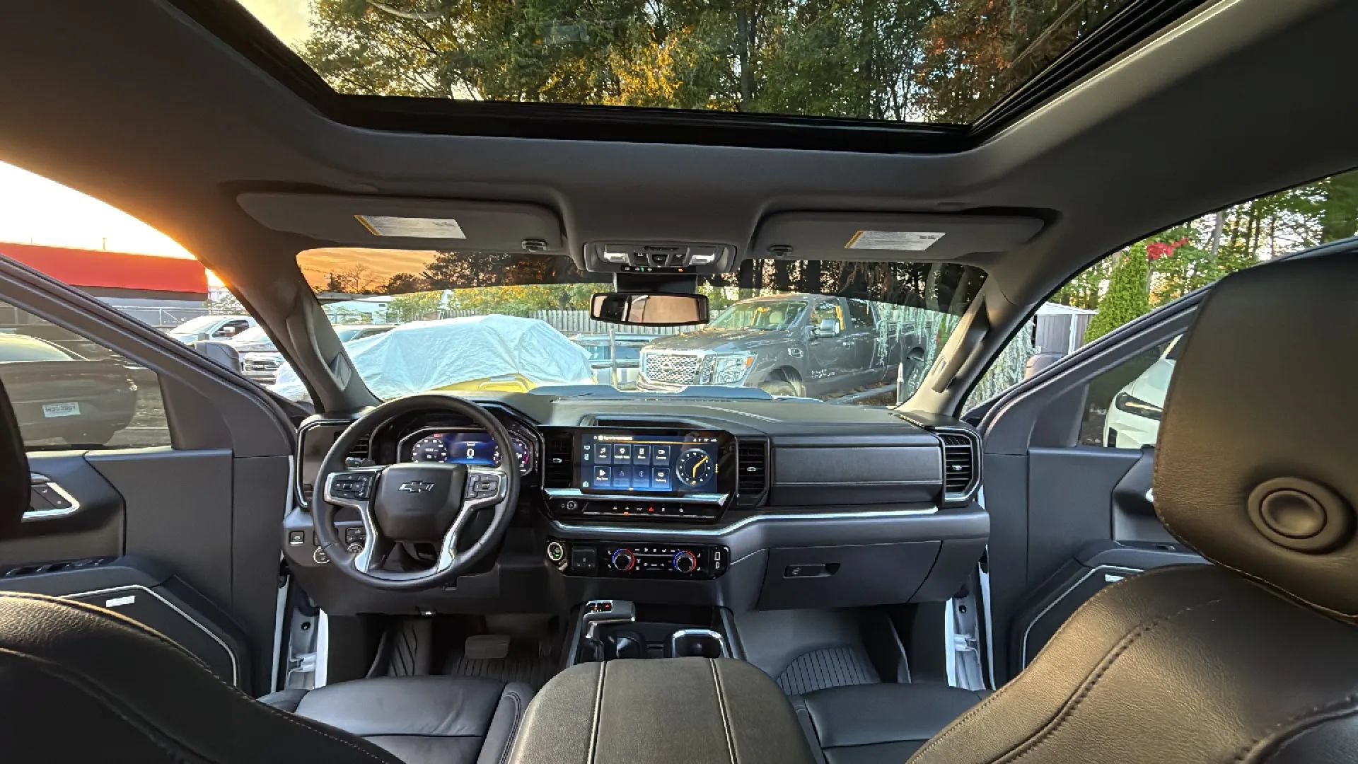 Used 2025 Chevrolet Silverado 1500 LT Trail Boss w/ Dark Appearance Package AWD/4WD image 41
