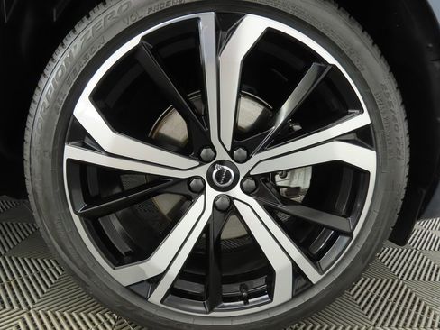 Used 2023 Volvo XC60 B5 Ultimate w/ Climate Package image 33