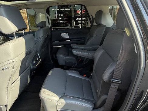 Used 2025 Ford Expedition Active AWD/4WD image 10