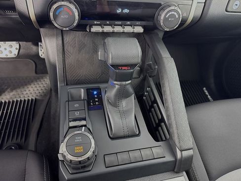 Used 2025 Toyota Tacoma TRD Sport AWD/4WD image 39