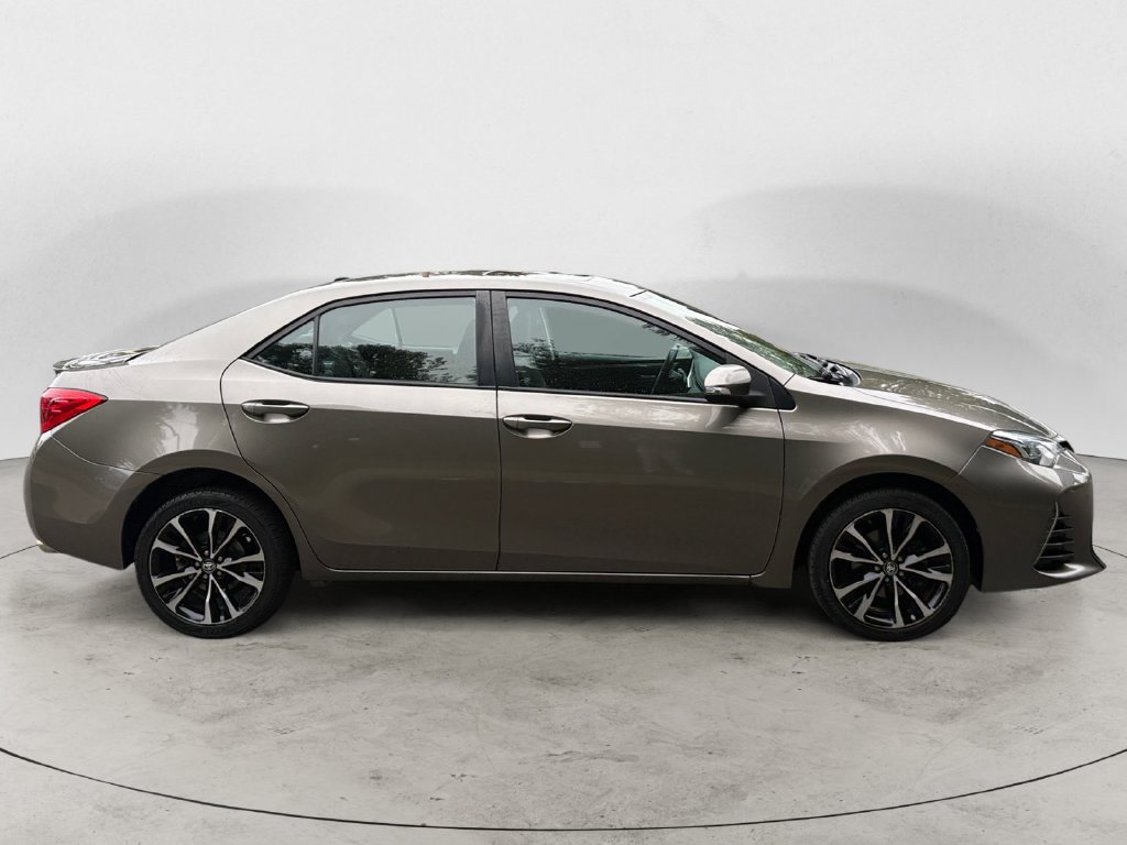 Used 2017 Toyota Corolla SE w/ SE Premium Package FWD image 4
