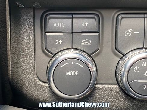 Used 2025 GMC Yukon Denali AWD/4WD image 27