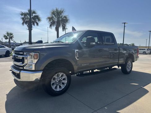 Used 2022 Ford F250 XLT AWD/4WD image 3