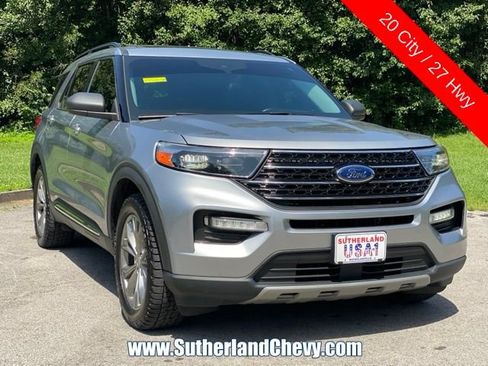 Used 2021 Ford Explorer XLT w/ Equipment Group 202A AWD/4WD image 9