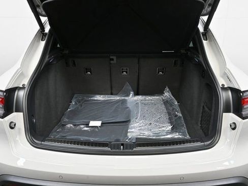 New 2026 Porsche Macan S image 33