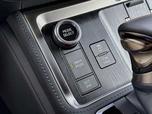 New 2026 Lexus GX 550 w/ Cold Area Package AWD/4WD image 31