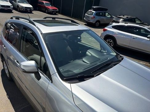 Used 2014 Subaru Forester 2.5i Touring AWD/4WD image 5