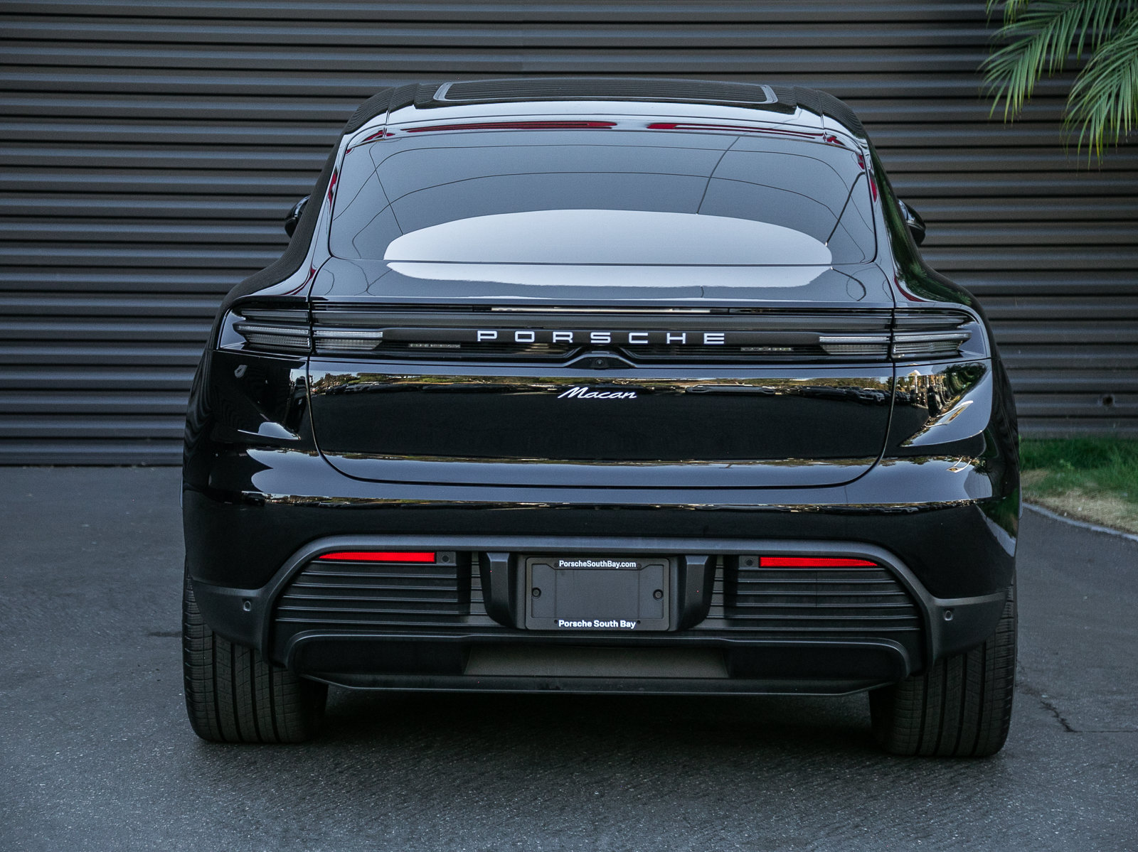 Certified 2025 Porsche Macan Electric RWD image 9