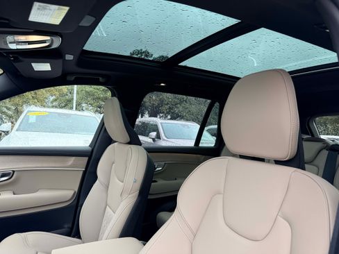 New 2026 Volvo XC90 T8 Plus AWD/4WD image 13