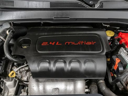 Used 2019 Jeep Compass Latitude w/ Popular Equipment Group AWD/4WD image 4